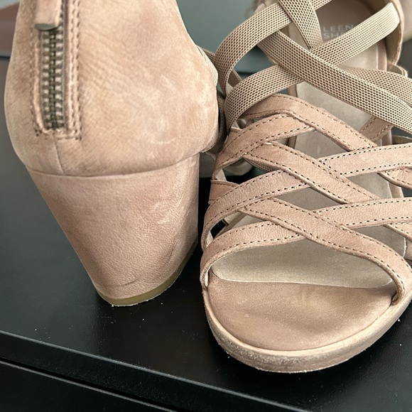 Eileen Fisher sandals 9 - Picture 2 of 5